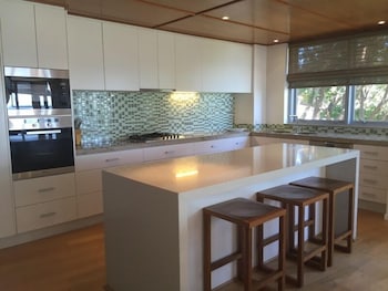 Stradbroke Island Beach Hotel - Darwin Holiday 2