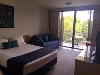 Stradbroke Island Beach Hotel - Darwin Holiday 4