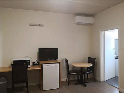 Dandenong Motel - Darwin Holiday 1