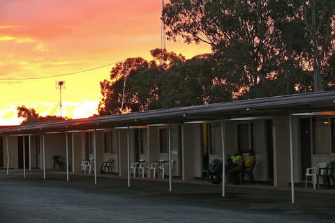 Charles Sturt Motor Inn West Wyalong - Darwin Holiday 4