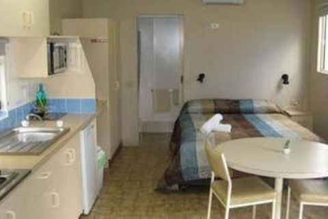 West Wyalong Caravan Park - Darwin Holiday 4
