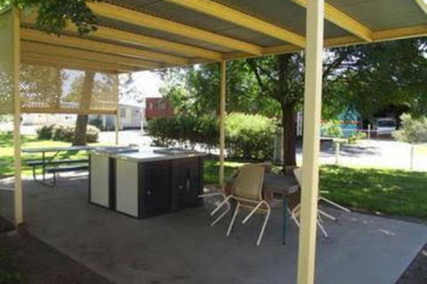 West Wyalong Caravan Park - Darwin Holiday 5