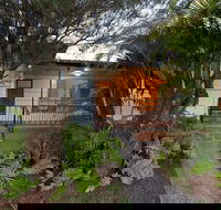 Ron's Beach House - Darwin Holiday