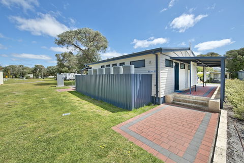 Acclaim Rose Gardens Beachside Holiday Park - Darwin Holiday 0