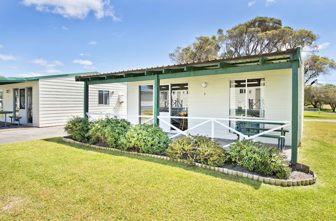 Acclaim Rose Gardens Beachside Holiday Park - Darwin Holiday 1