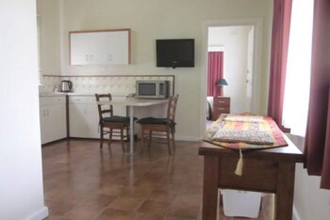 Lakes Waterfront Motel & Holiday Cottages - Darwin Holiday 6