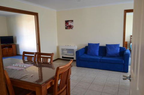 All Inn Strahan Holiday Units - Darwin Holiday 5