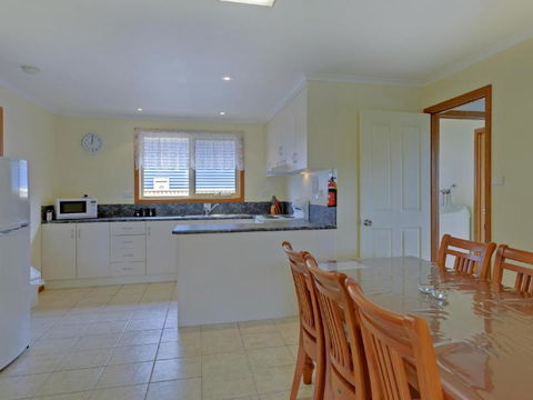 All Inn Strahan Holiday Units - Darwin Holiday 6