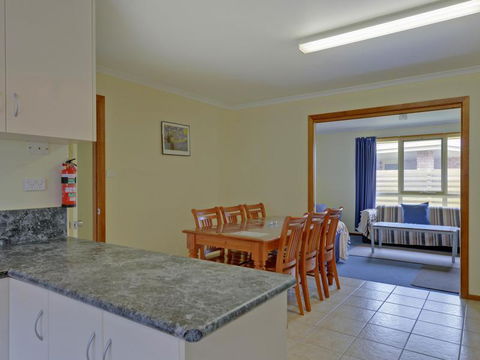 All Inn Strahan Holiday Units - Darwin Holiday 3