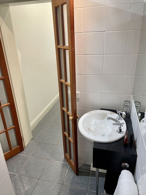 Athelstane House - Darwin Holiday 1