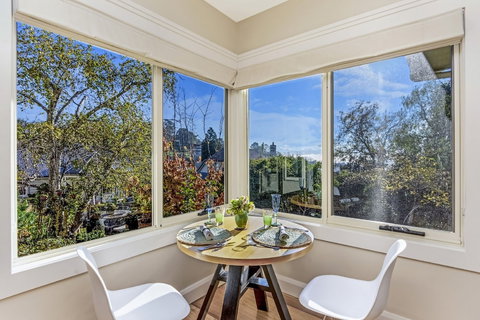 Topiary Haven - Darwin Holiday 6