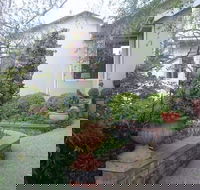 Topiary Haven - Darwin Holiday