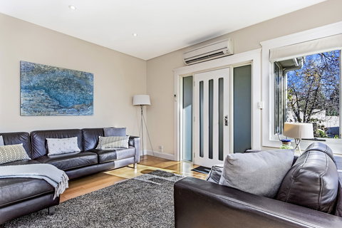 Topiary Haven - Darwin Holiday 1