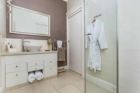 Topiary Haven - Darwin Holiday 2