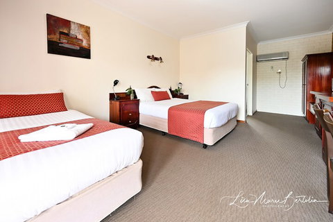 Narrandera Club Motor Inn - Darwin Holiday 5