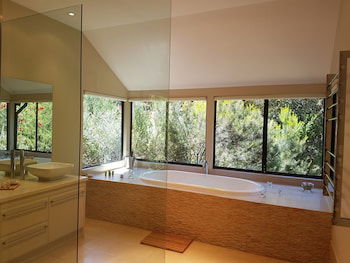 Jarrah Grove Forest Retreat - Adults Only - Darwin Holiday 1