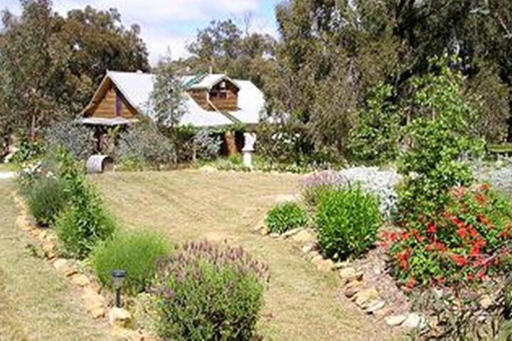 Moonambel VIC Darwin Holiday