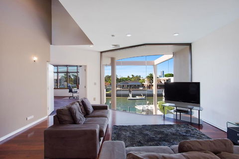 Chevron Oasis - Darwin Holiday 1