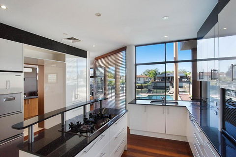 Chevron Oasis - Darwin Holiday 6