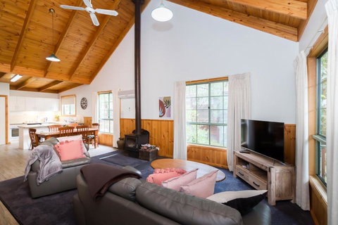 Country Lane Cottage - Darwin Holiday 6