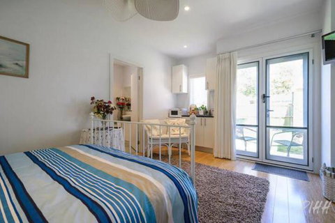 Seaside Spa Retreat - Darwin Holiday 5