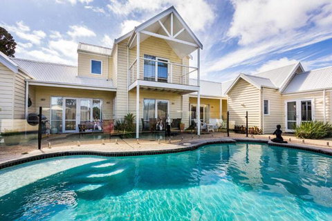 Seaside Spa Retreat - Darwin Holiday 7