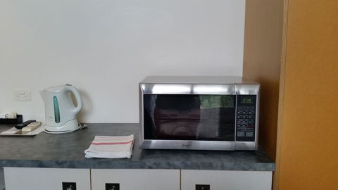 Armalong Winery Chalets - Darwin Holiday 5