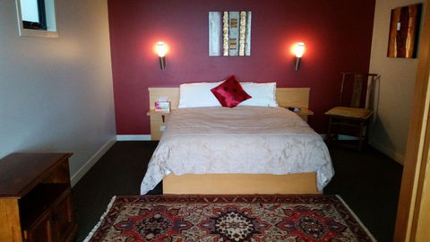 Armalong Winery Chalets - Darwin Holiday 3