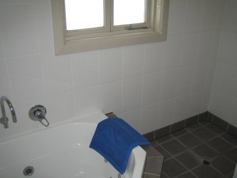 Showgrounds Cottage Naracoorte - Darwin Holiday 4