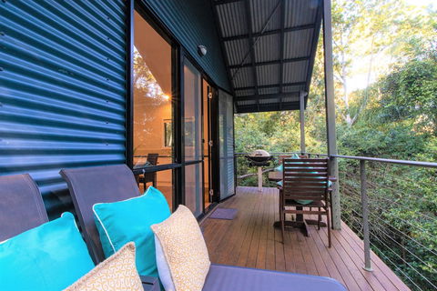Montagues Of Montville - Darwin Holiday 1