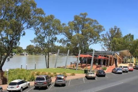 Berri Hotel - Darwin Holiday 1