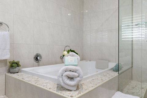 The Country House At Hunchy Montville - Darwin Holiday 6