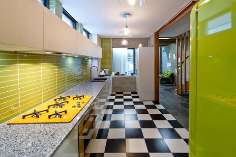 Retro House - Darwin Holiday 4