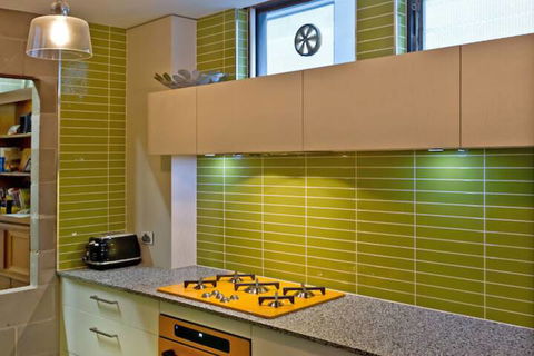 Retro House - Darwin Holiday 2