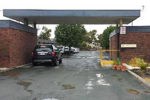 A Room For U - Darwin Holiday 4