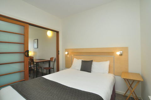 Lennox Holiday Apartments - Darwin Holiday 5