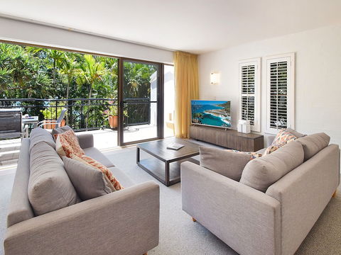 Bayona - Darwin Holiday 1