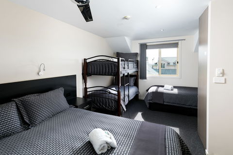 Dolphin Shores - Darwin Holiday 1
