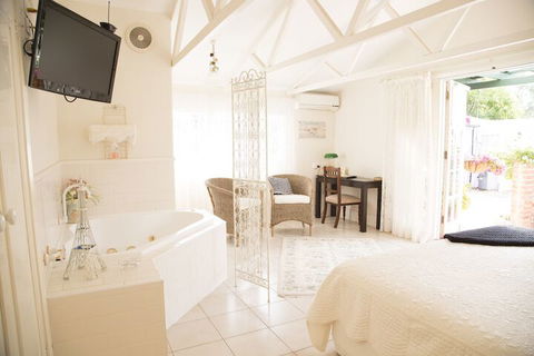 Rosebridge House Bed & Breakfast Adult Retreat - Darwin Holiday 6