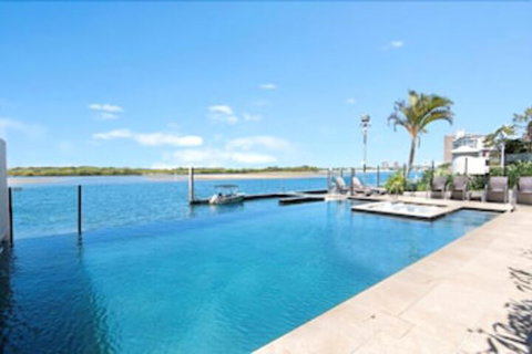 Trafalgar Towers - Darwin Holiday 7