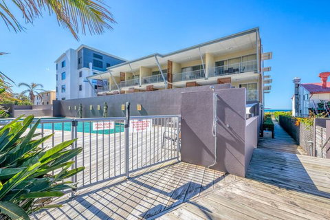 On The Beach Resort Bribie Island - Darwin Holiday 3