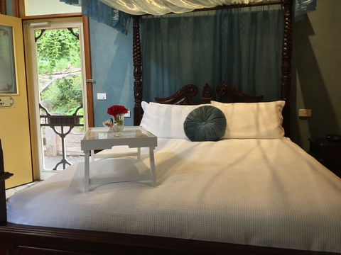 Charnwood Cottages - Darwin Holiday 5