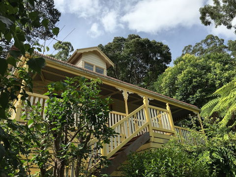 Charnwood Cottages - Darwin Holiday 3