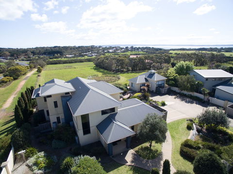Hilltop Apartments Phillip Island - Darwin Holiday 1