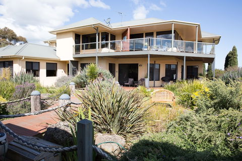Hilltop Apartments Phillip Island - Darwin Holiday 3