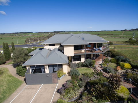Hilltop Apartments Phillip Island - Darwin Holiday 0