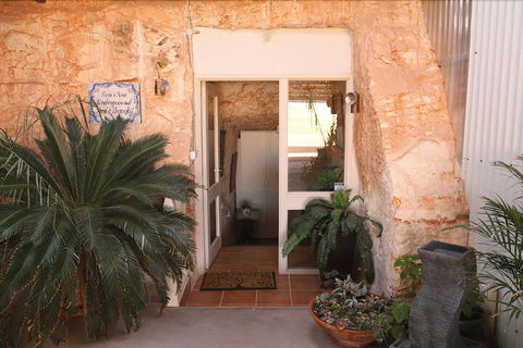 Underground Bed And Breakfast - Darwin Holiday 1