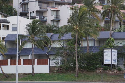Airlie Seaview Apartments - Darwin Holiday 5