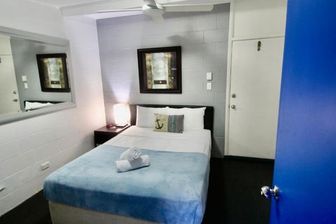 Hideaway Noosa Men Only Beach Resort - Darwin Holiday 1