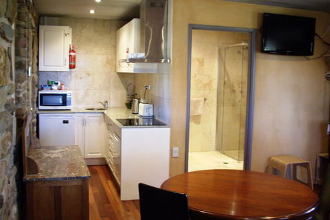 1860 Wine Country Cottages - Darwin Holiday 7